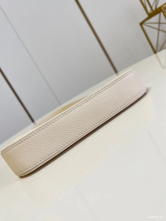 WIS ON STRAP POUCH EASY LOUIS VUITTON 1130